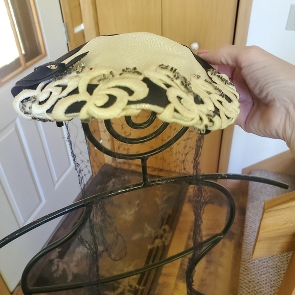 Famous Barr Co. Vintage Veiled Tie Hat - Picture 1 of 12